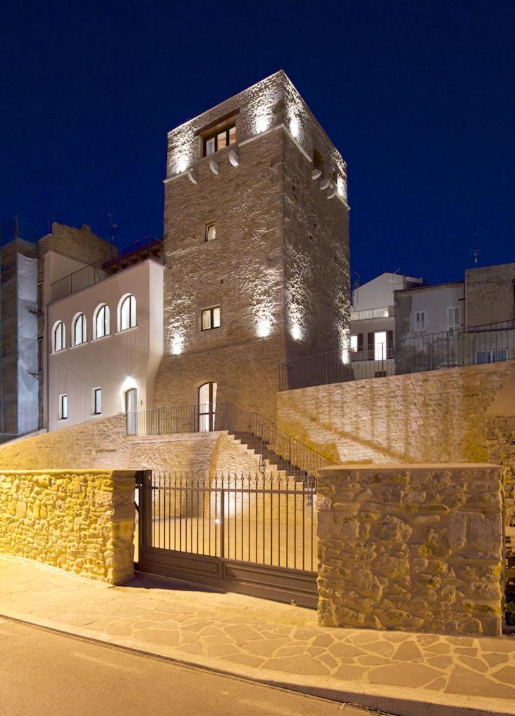 Torre Della Loggia - Dimora Storica - Ortona住宿加早餐旅馆 外观 照片