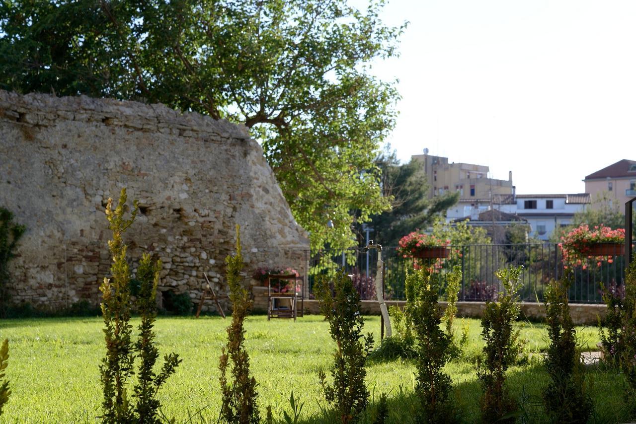 Torre Della Loggia - Dimora Storica - Ortona住宿加早餐旅馆 外观 照片